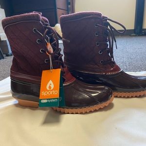 Womens Sporto Delanie Waterproof Duck Boot, Burgundy